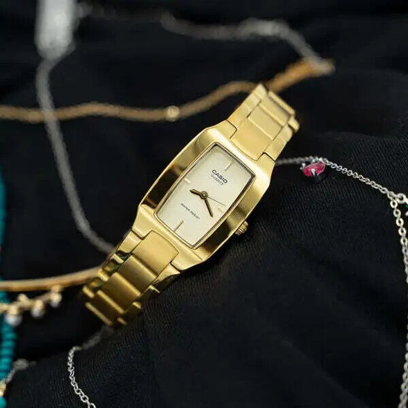 MONTRE | Casio Stainless Steel Strap